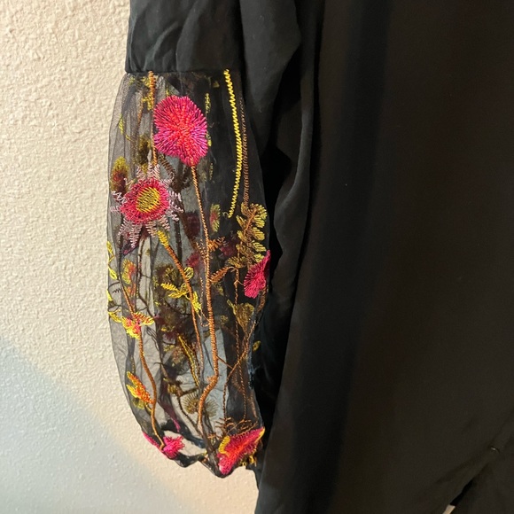 Hiatus Romantic Black Duster With Floral Embroidered Lace Sleeves- 3X - Picture 3 of 8